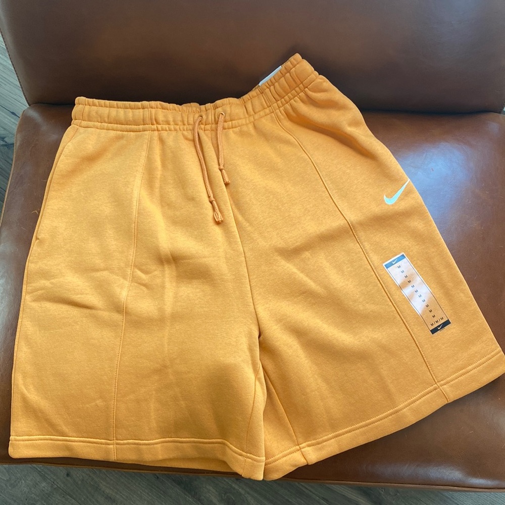 Nike Loose Fit High Rise Shorts Size Medium